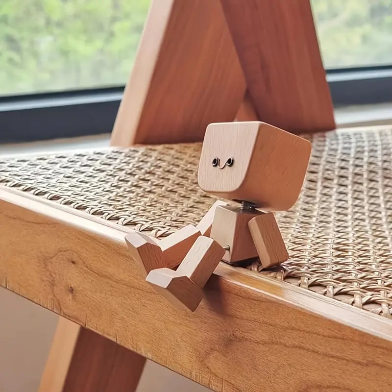 Charmante kleine Holzfigur. die mit 12 magnetischen Ausdrücken schwankt