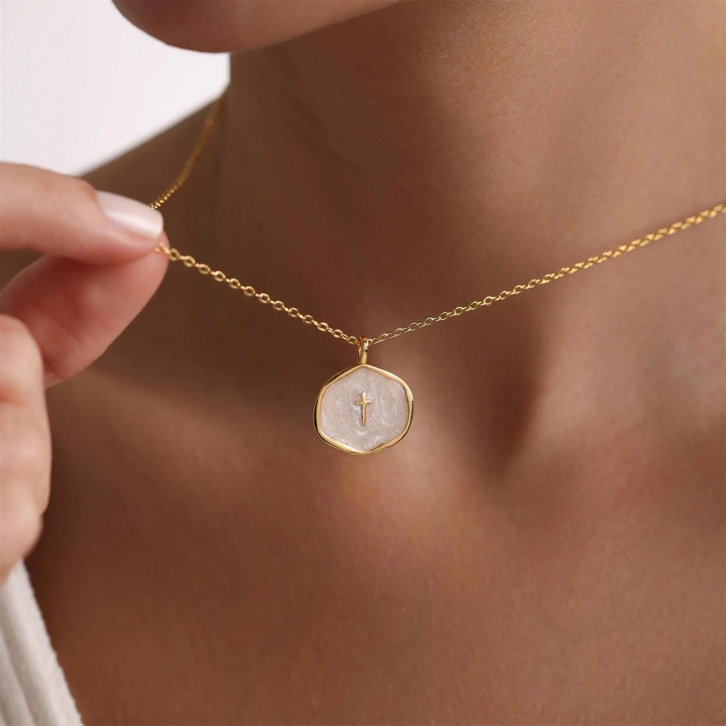 New Arrival✨The Serene Faith Vintage Oval Cross Necklace
