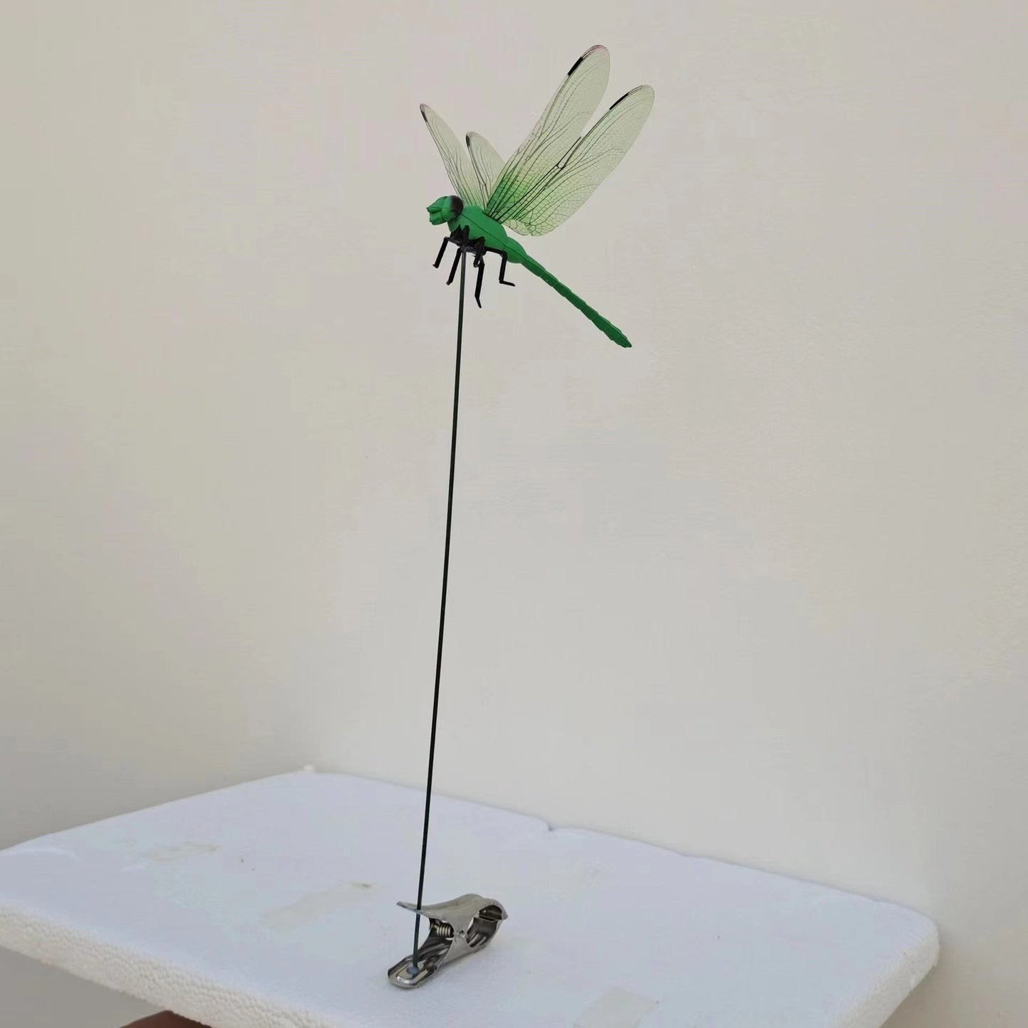 Stake Clip with Simulated Dragonfly – Home Decor, Dragonfly & Butterfly Garden Ornament, Wall Sticker Background, Gardening Decoration